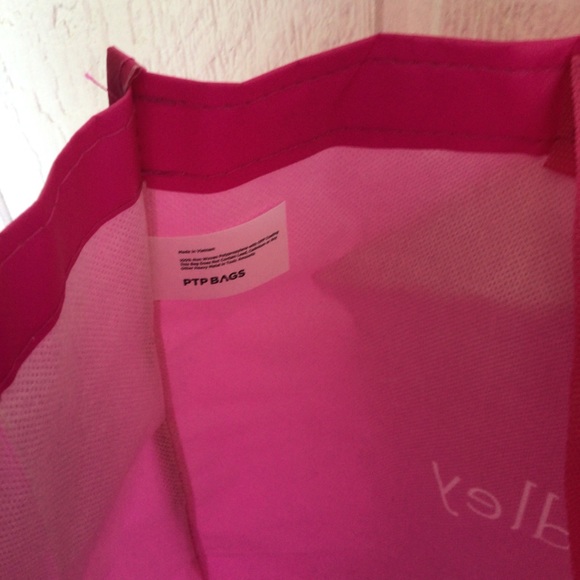 VERA BRADLEY LARGE REUSABLE TOTE BAG - Picture 8 of 8